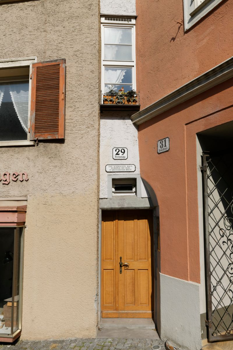 Das schmalste Haus Europas in der Bregenzer Kirchstraße - Eispavillon am See