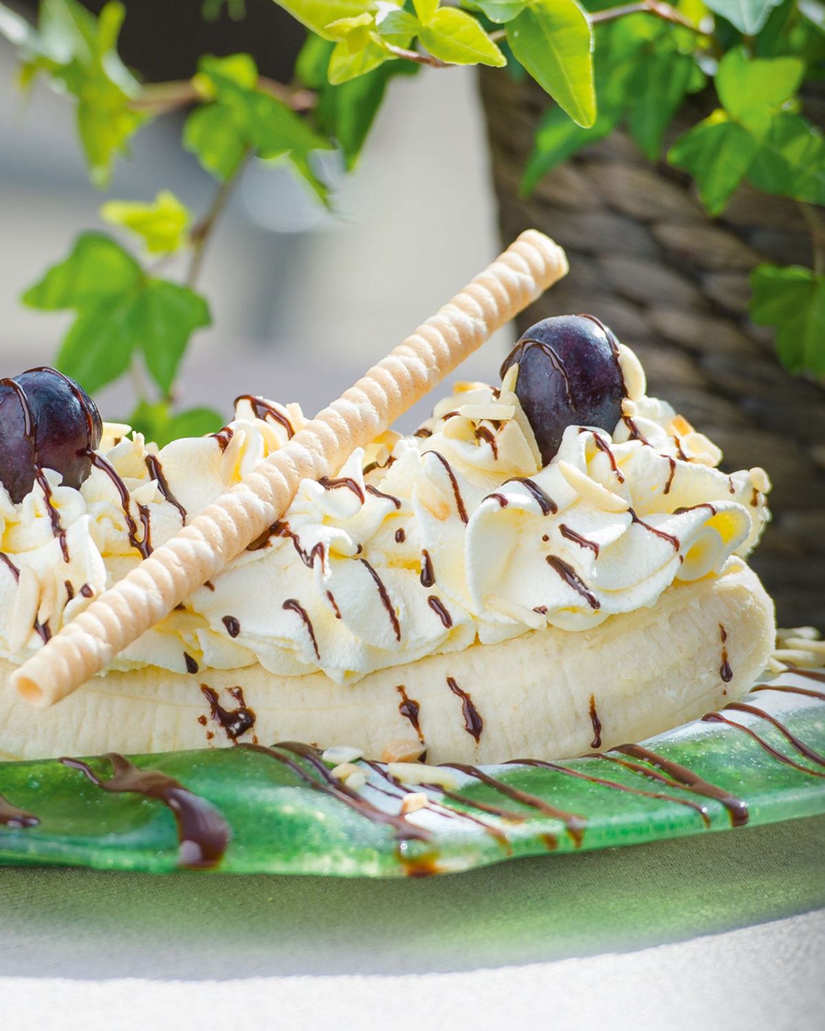 Bananensplit mit Sahne - Eispavillon am See